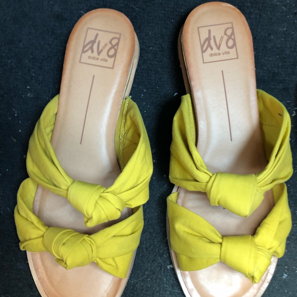 Yellow slides - Picture 2 of 4
